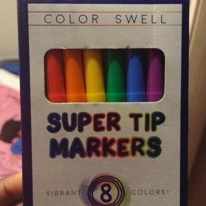 8 Vibrant Colored Super Tip Markers